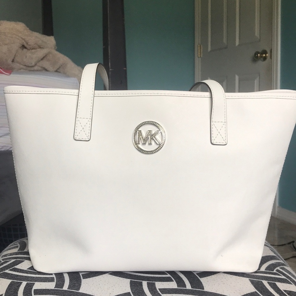 Michael Kors white purse, MAKE OFFERS💥